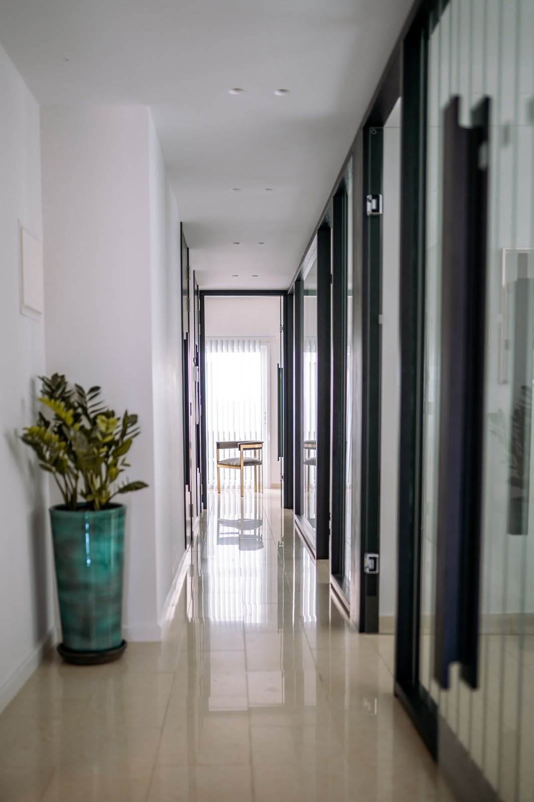 The corridor between the treatment rooms